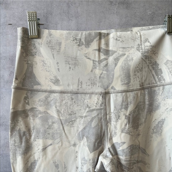 LULULEMON WUNDER UNDER HI RISE 23” LEGGINGS 8 TROPICAL SHADOW STARLIGHT GYM NWOT - Picture 3 of 12